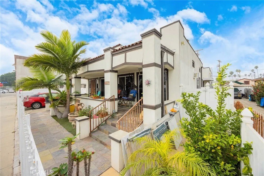 Los Angeles, California, United States 2 - 18324445