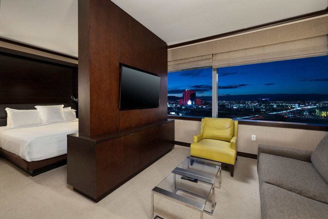 Condo in Las Vegas, Nevada, United States 2 - 18325034