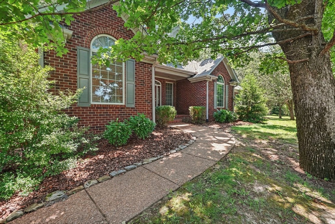 House in Bon Aqua, Tennessee, United States 1 - 18324629