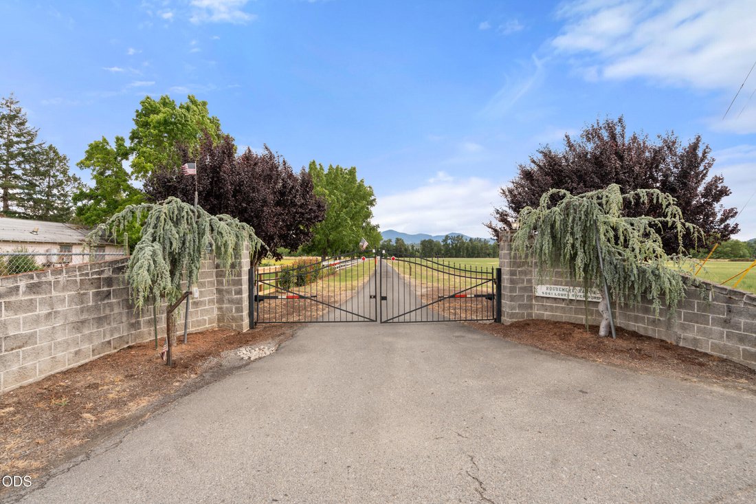 House in Grants Pass, Oregon, United States 2 - 18324146