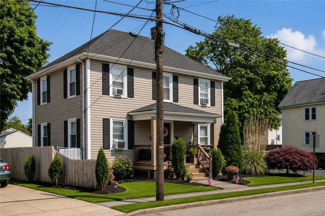Cranston, Rhode Island, United States 4 - 18324120
