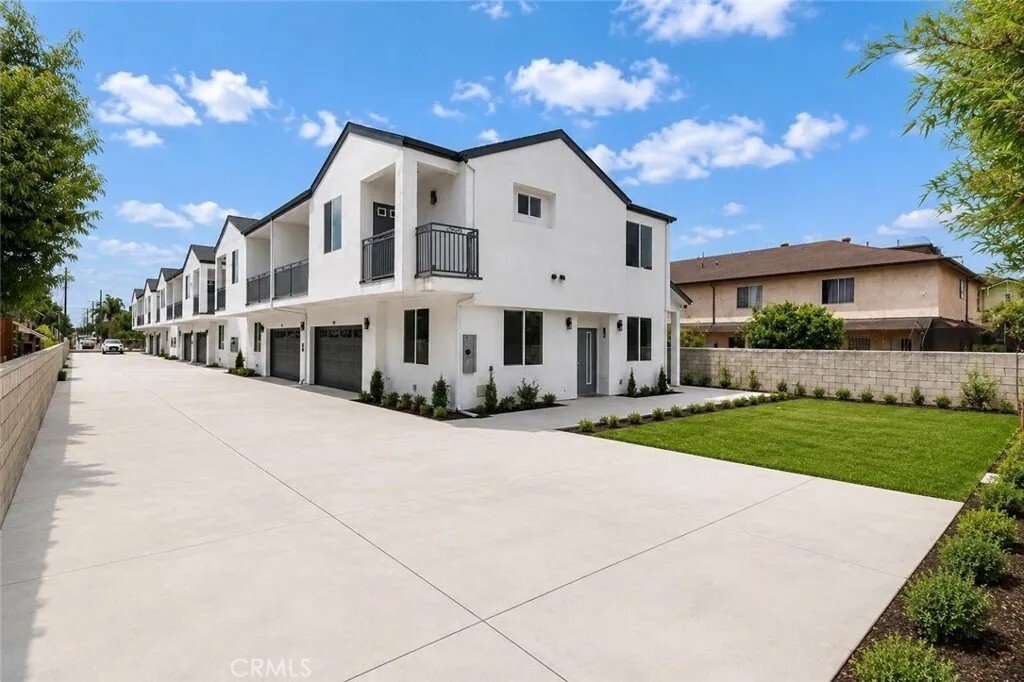 Pomona, California, United States 2 - 18324450