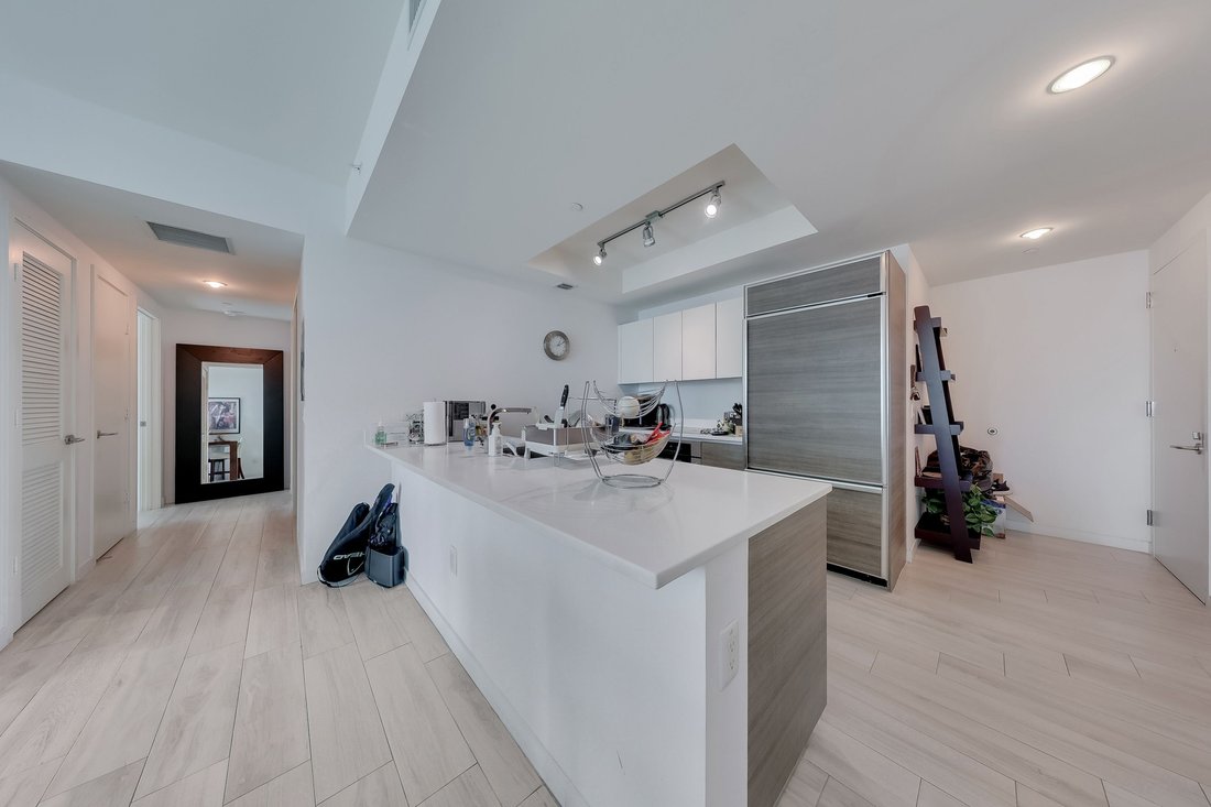 Condo in Miami, Florida, United States 5 - 18324039