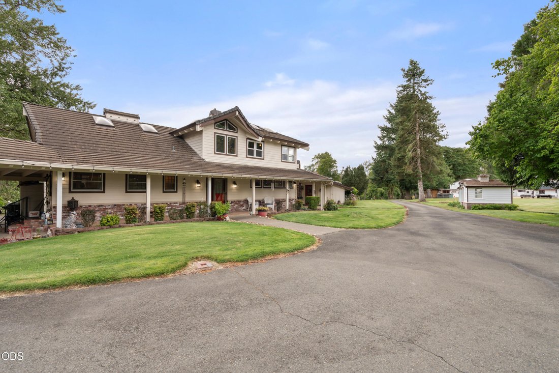 House in Grants Pass, Oregon, United States 1 - 18324146