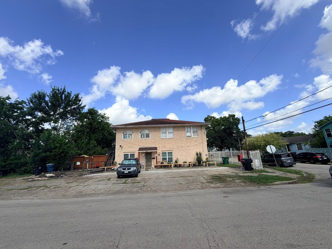Houston, Texas, United States 3 - 18324837