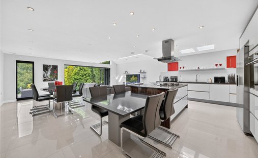 Haus in Alwoodley, Leeds, England 1