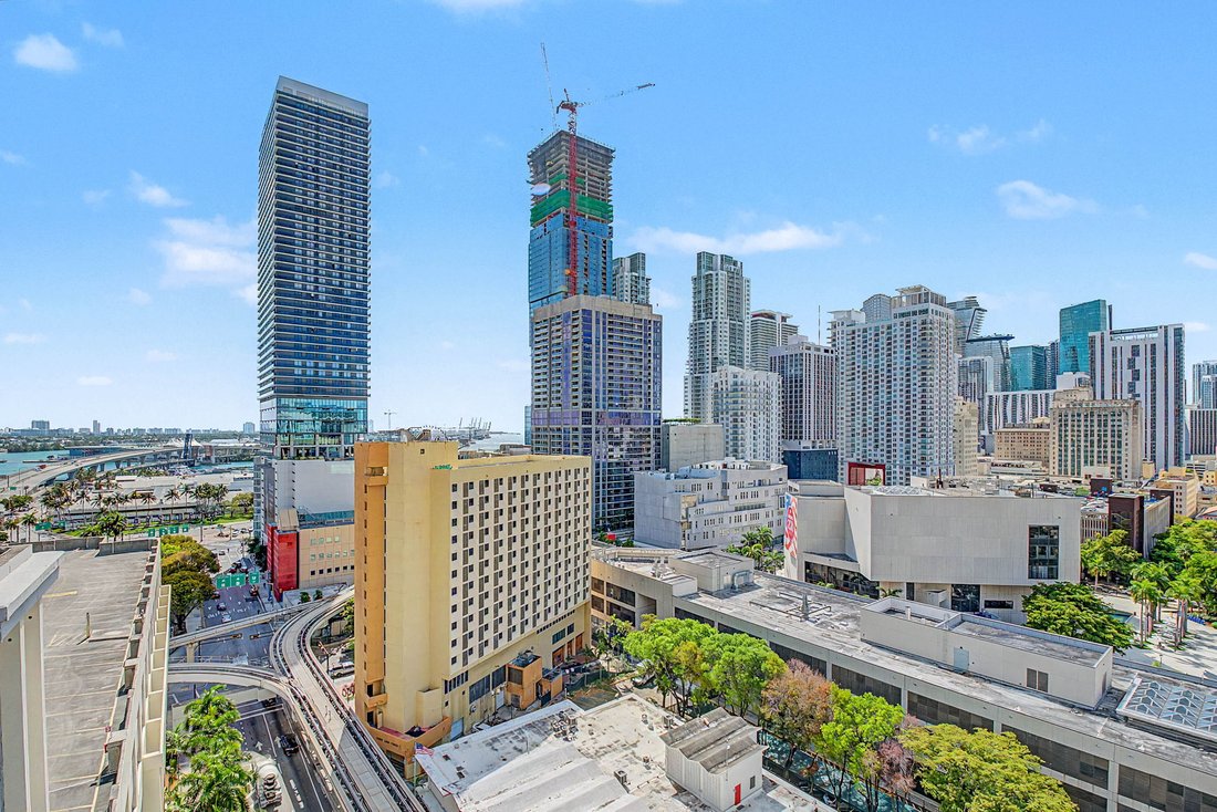 Condo in Miami, Florida, United States 2 - 18325043