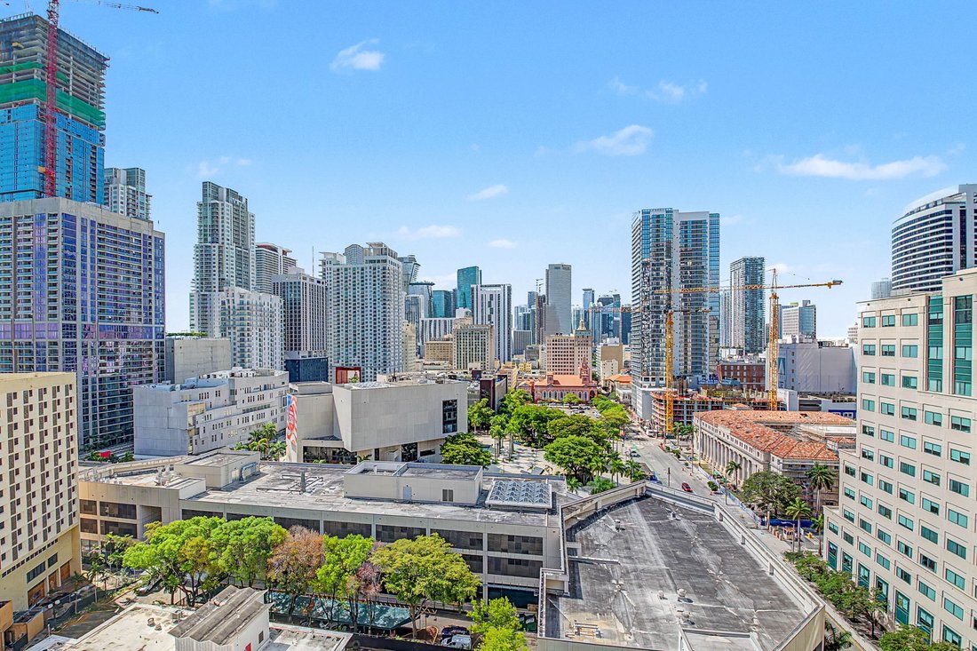 Condo in Miami, Florida, United States 3 - 18325043