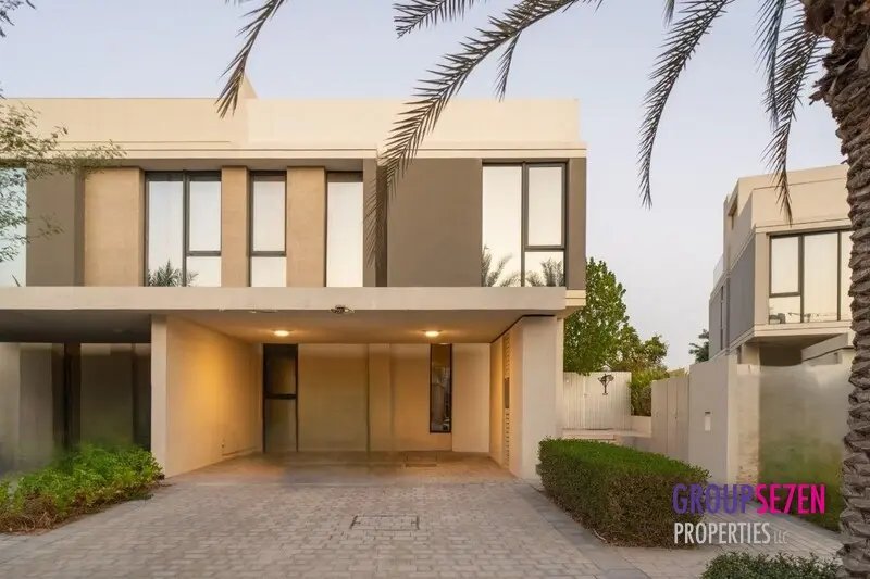 Townhouse in Hadaeq Sheikh Mohammed Bin Rashid, Dubai, United Arab Emirates 1 - 18325184