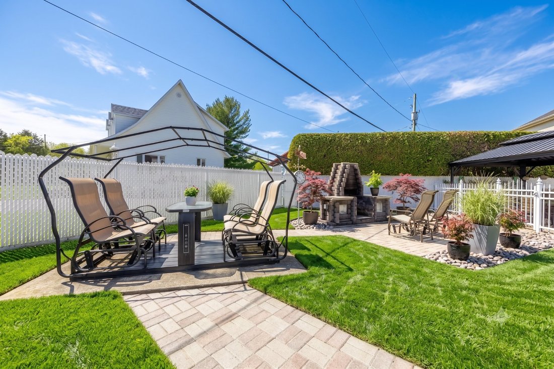 House in L'Assomption, Quebec, Canada 3 - 17970105