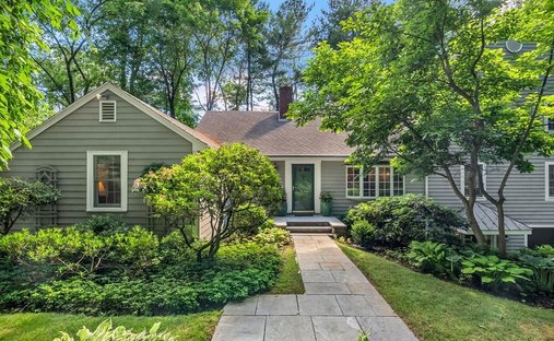 House in Weston, Massachusetts, United States 1