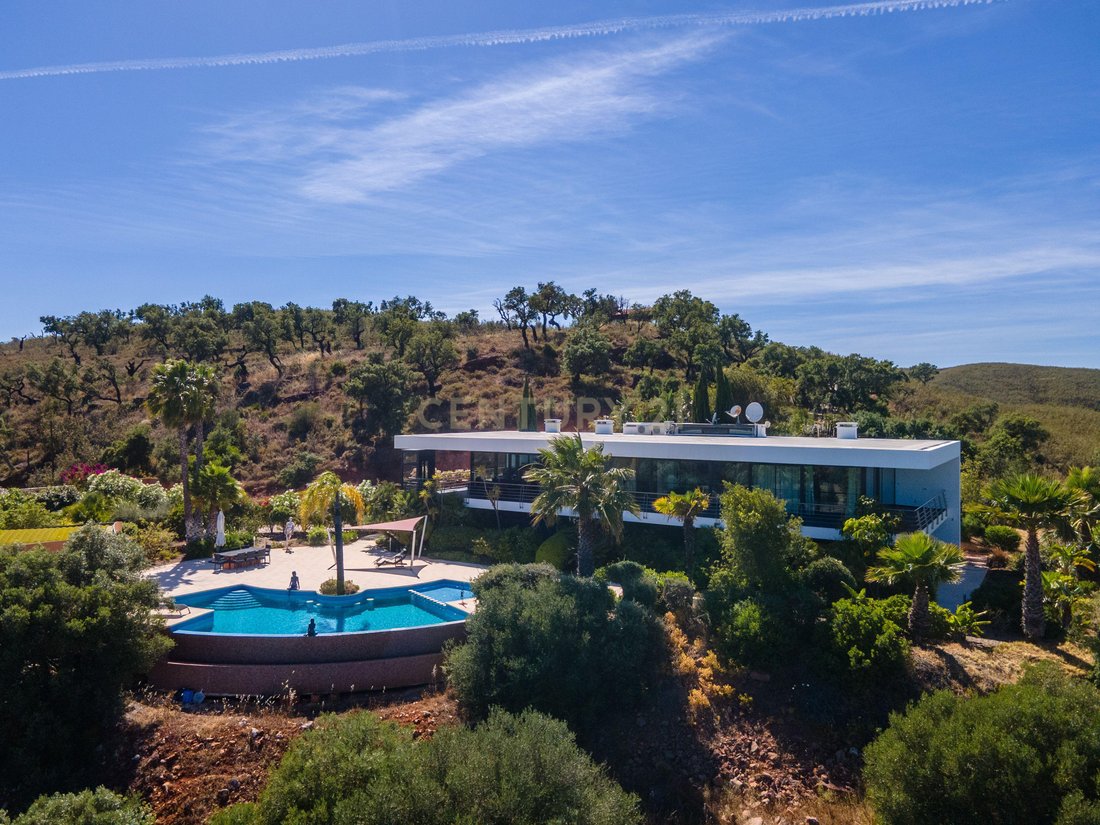 Villa in Mexilhoeira Grande, Algarve, Portugal 1 - 18325213