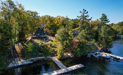 House in Muskoka Lakes, Ontario, Canada 1