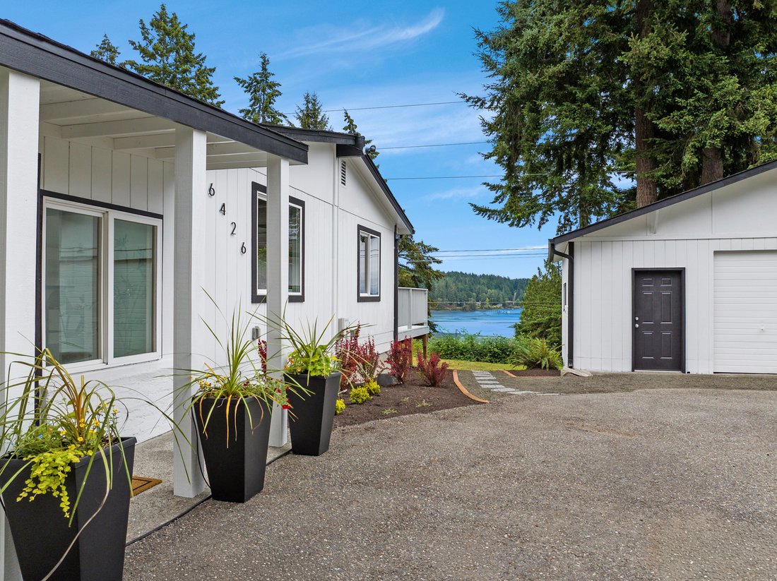 Poulsbo, Washington, United States 1 - 18325830