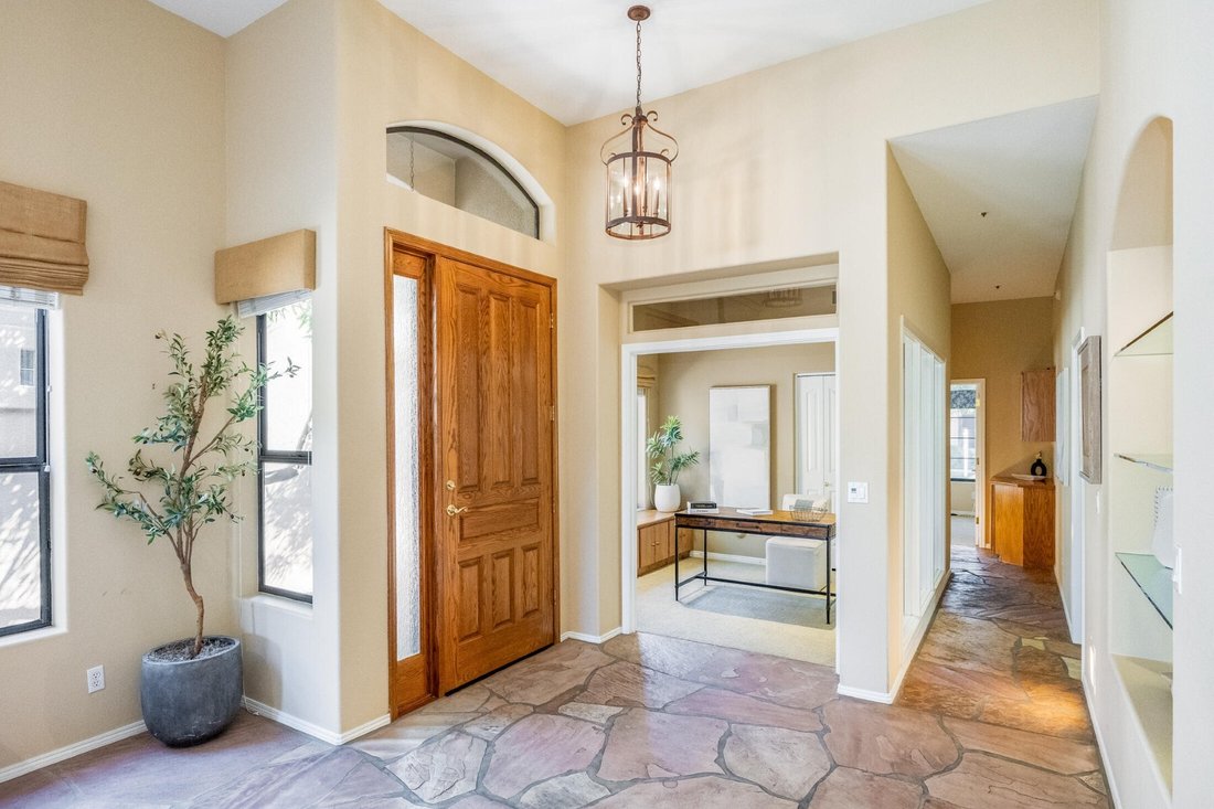 Scottsdale, Arizona, United States 5 - 18325879