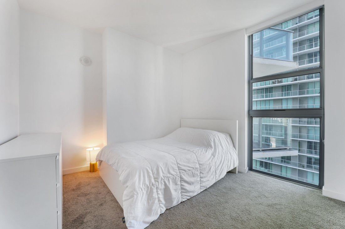 Condo in Miami, Florida, United States 5 - 18325865