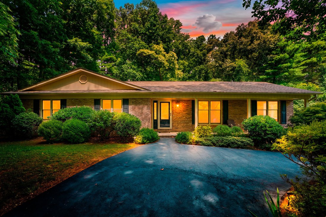 Casa a Hendersonville, Carolina del Nord, Stati Uniti 1 - 18326302