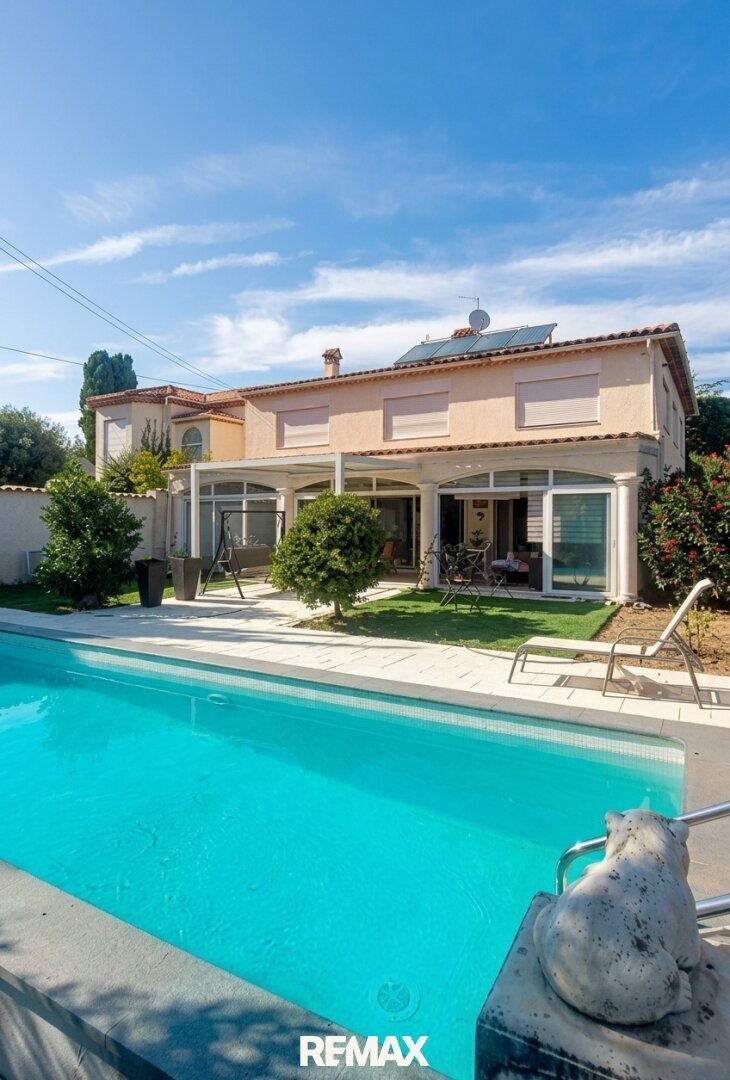 House in Antibes, Provence-Alpes-Côte d'Azur, France 1 - 17915364