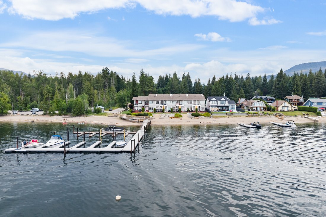 Townhouse in Scotch Creek, British Columbia, Canada 1 - 18325853