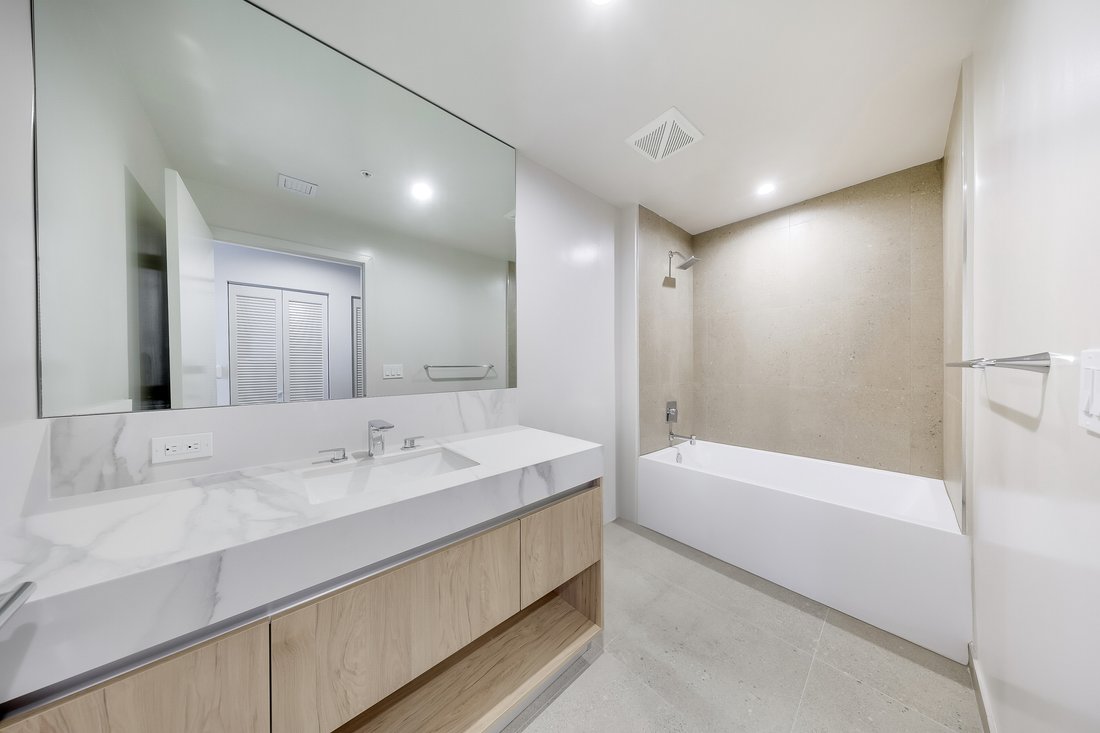 Condo in Miami, Florida, United States 5 - 18325850