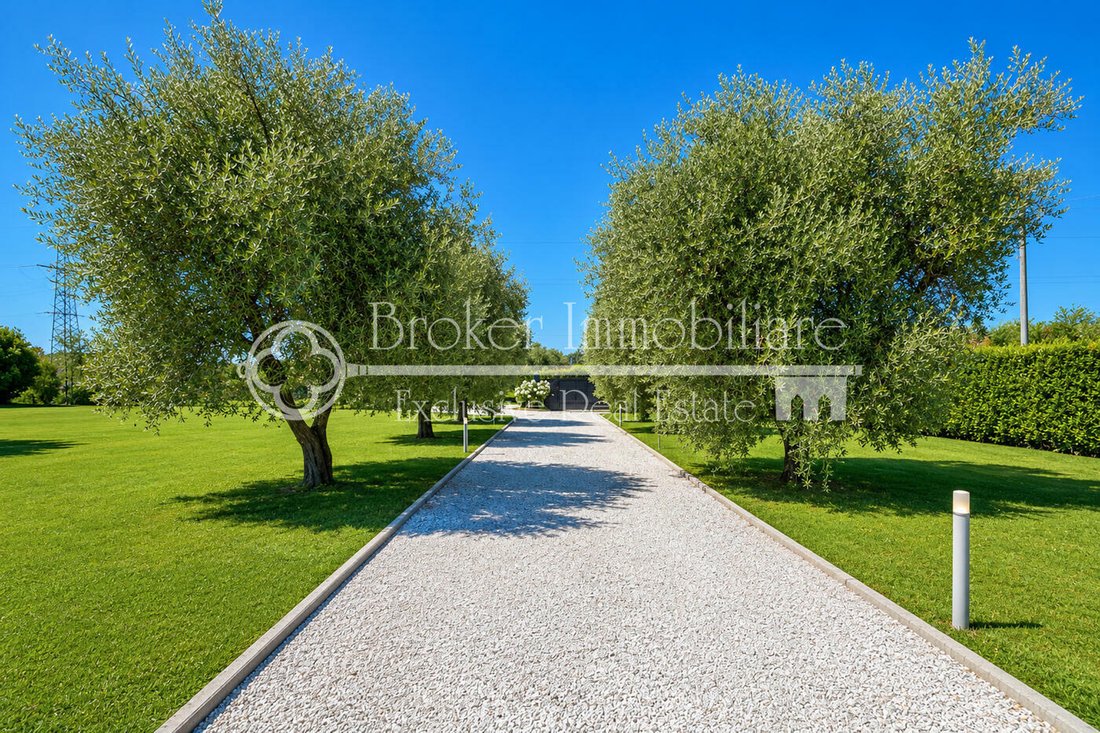 Villa in Tonfano, Pietrasanta, Italy 2 - 18325331