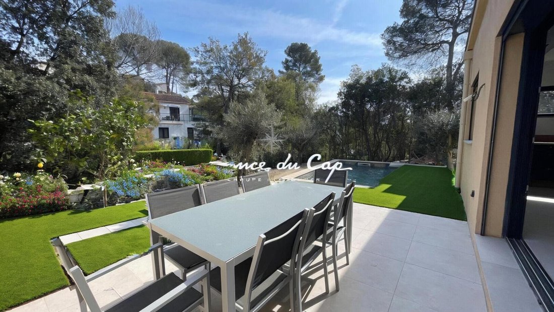 Villa in Boulouris, Saint-Raphaël, France 2 - 18326013