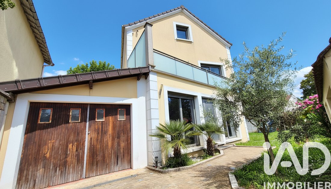 House in Champigny-sur-Marne, Ile-de-France, France 2 - 18096881