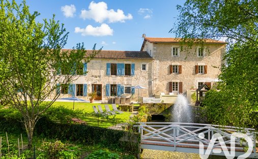 Casa a Bourg-Charente, Nuova Aquitania, Francia 1