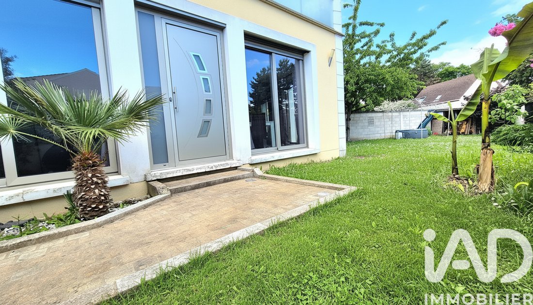 House in Champigny-sur-Marne, Ile-de-France, France 3 - 18096881