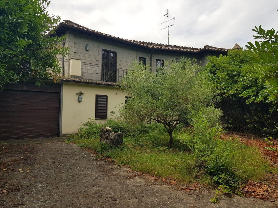 Villa in Campagnano di Roma, Lazio, Italy 1 - 18326035