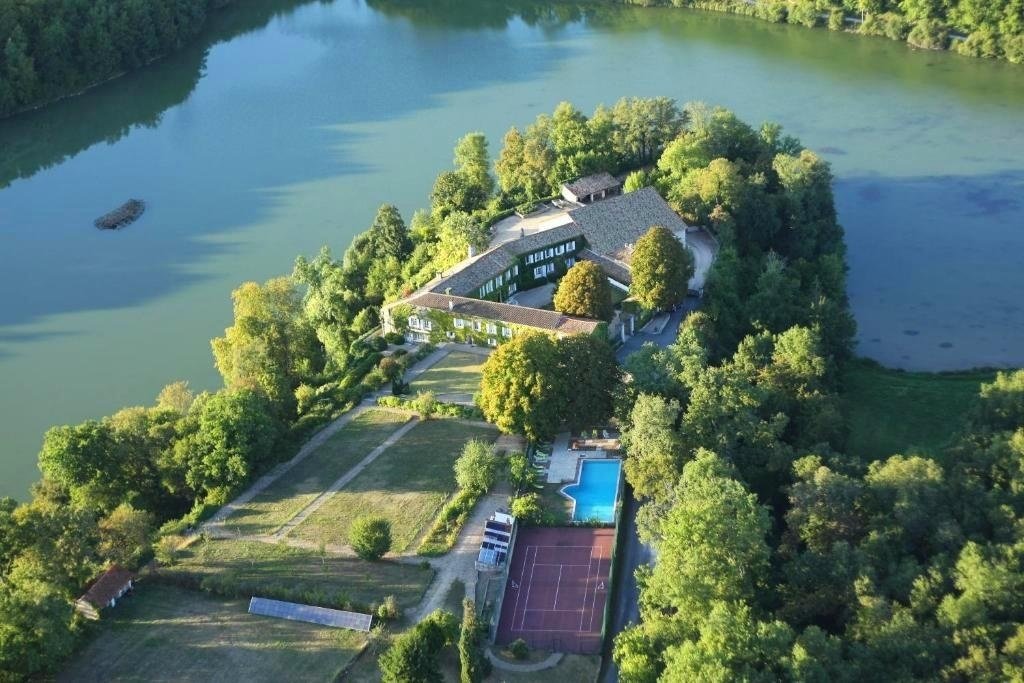 Dirac, Nouvelle-Aquitaine, France 1 - 18325344