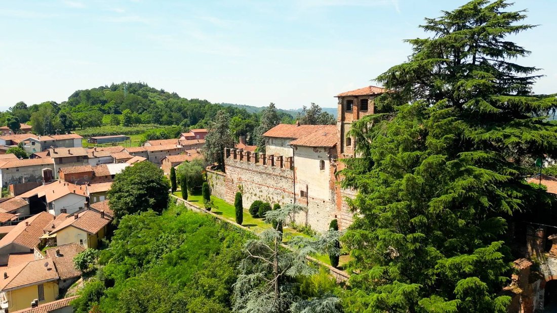 Castle in Moncrivello, Piedmont, Italy 4 - 18303285