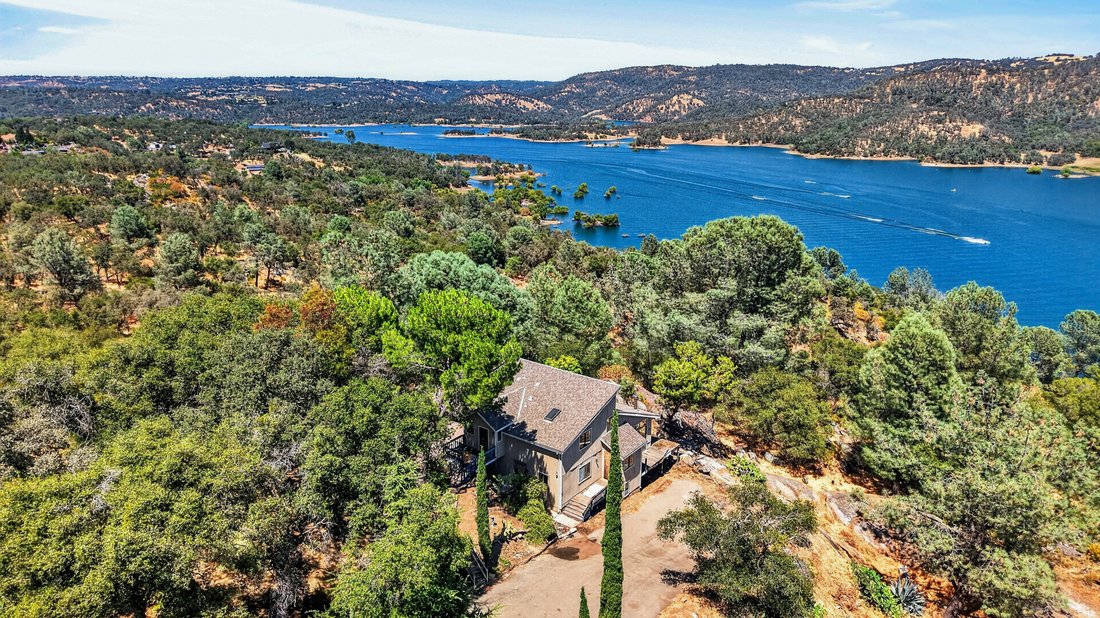 Loomis, California, United States 1 - 18325831