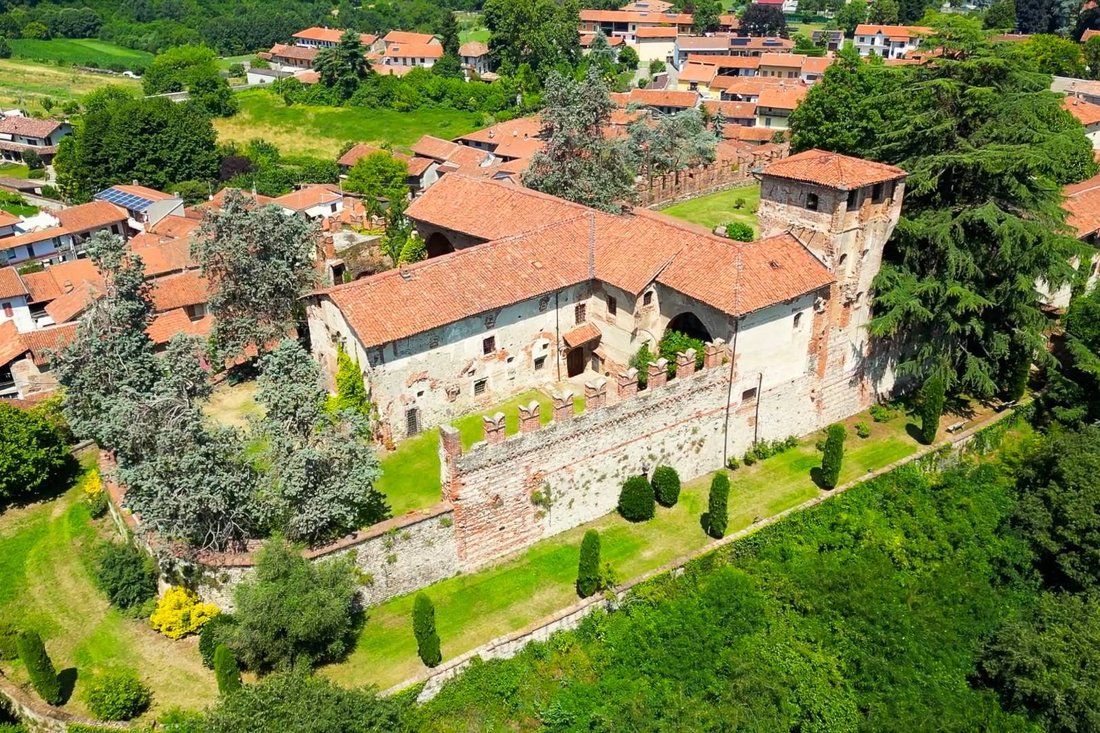 Castle in Moncrivello, Piedmont, Italy 3 - 18303285