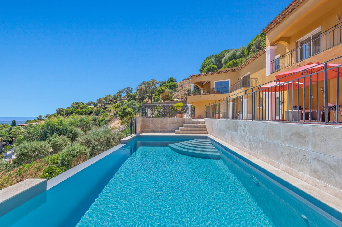 Villa in La Londe-les-Maures, Provence-Alpes-Côte d'Azur, France 5 - 17889010