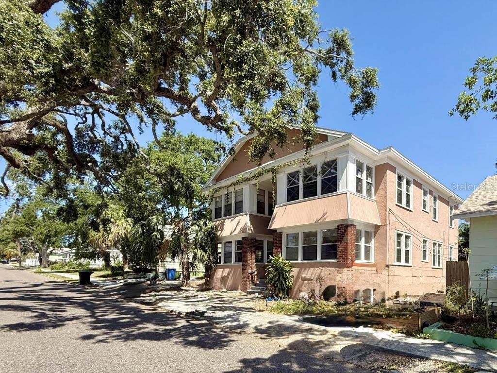 St. Petersburg, Florida, United States 3 - 18330739