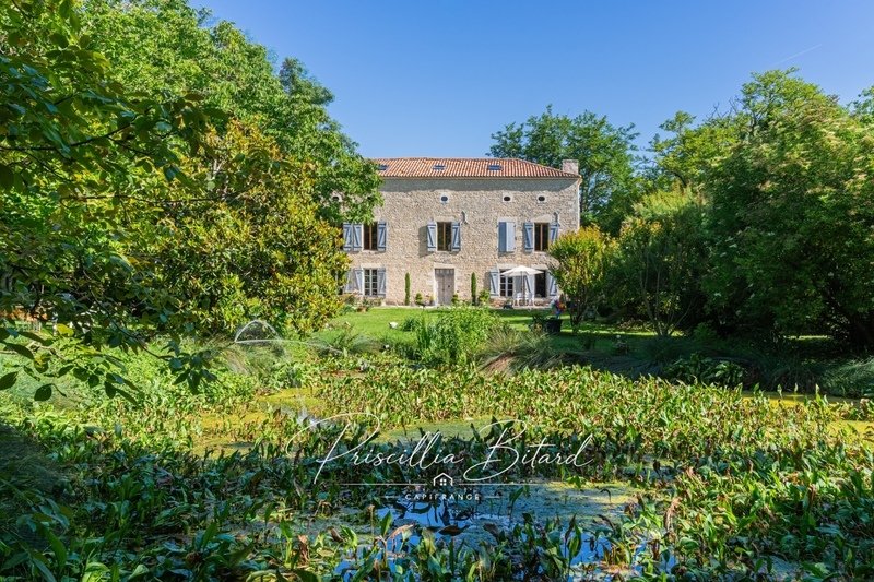 House in Aigrefeuille-d'Aunis, Nouvelle-Aquitaine, France 1 - 18327693