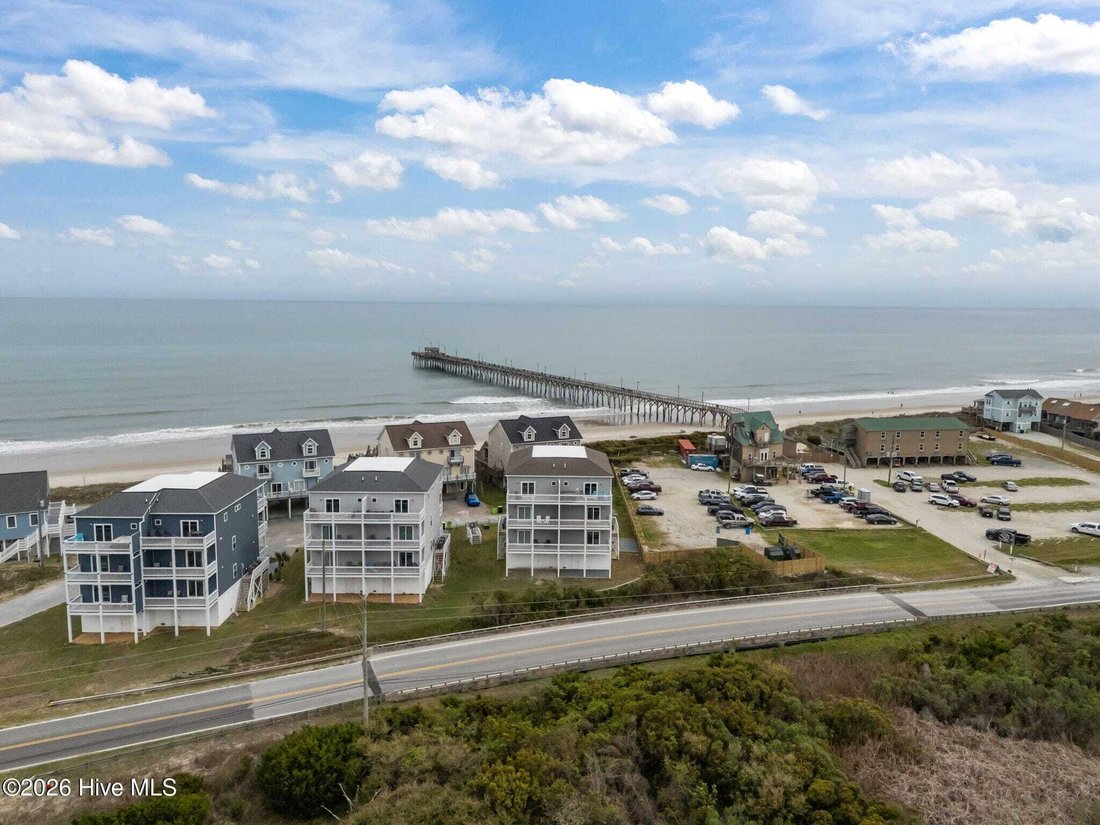 House in North Topsail Beach, North Carolina, United States 1 - 17636768