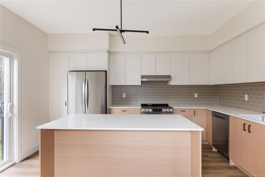 House in Saanich, British Columbia, Canada 5 - 18331796