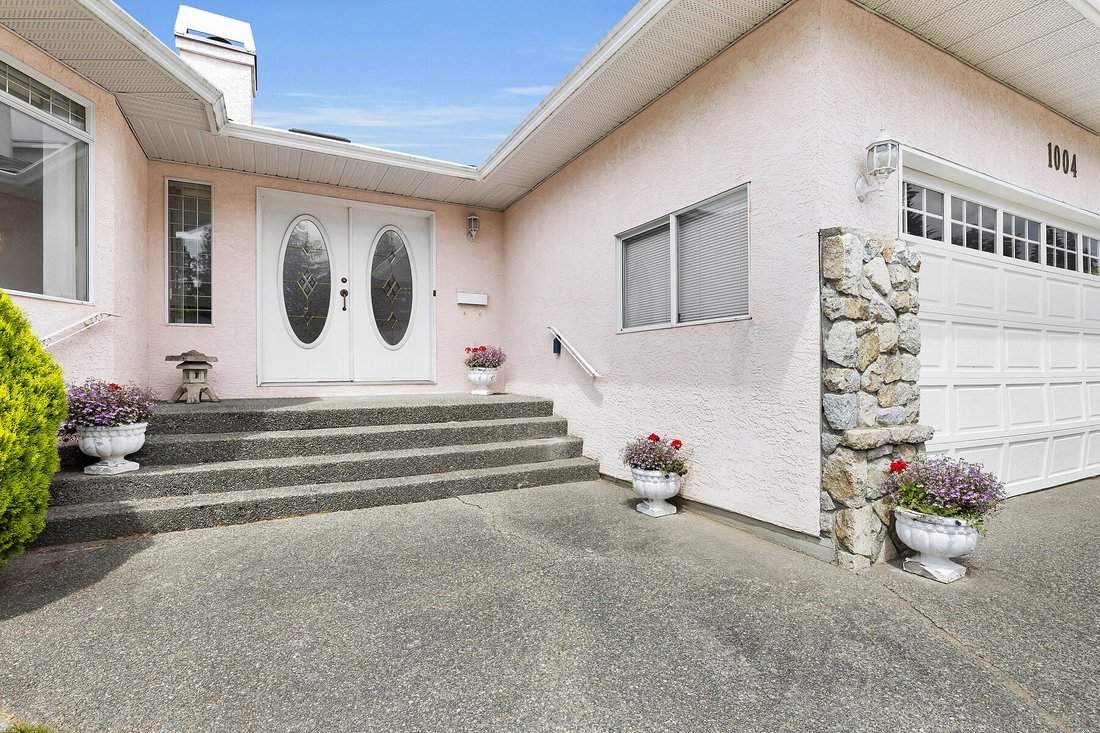 House in Saanich, British Columbia, Canada 5 - 18328720