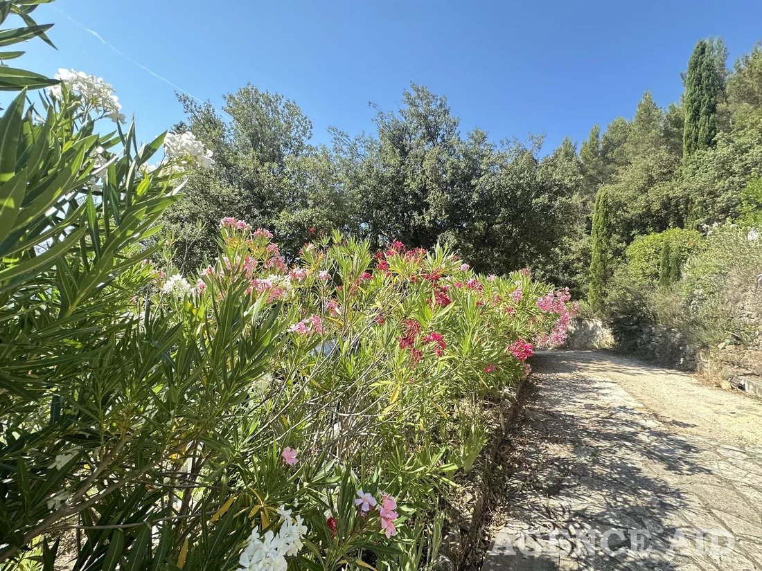 Estate in Cuges-les-Pins, Provence-Alpes-Côte d'Azur, France 4 - 18328215