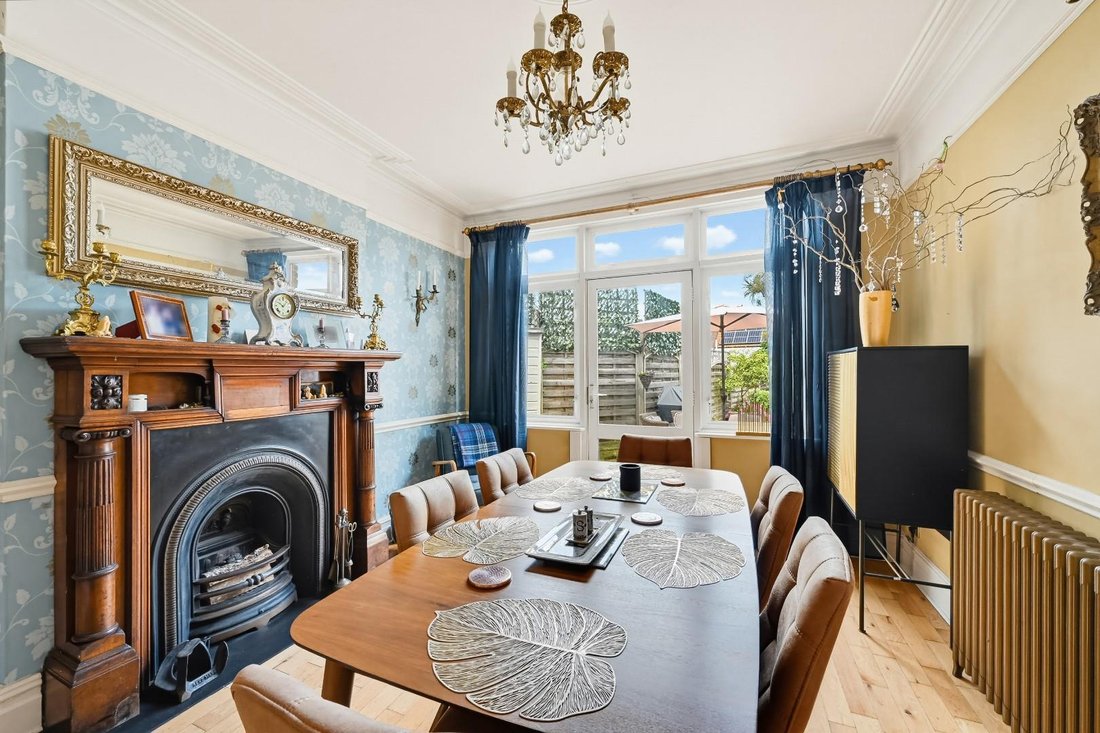 House in London Borough of Sutton, England 3 - 18326847