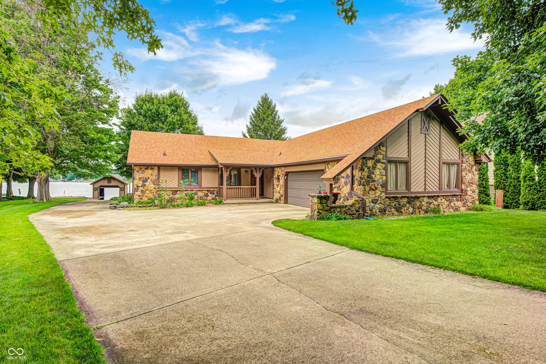 House in Coatesville, Indiana, United States 1 - 18329231