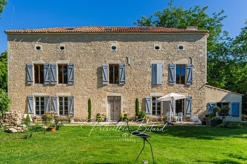 House in Aigrefeuille-d'Aunis, Nouvelle-Aquitaine, France 2 - 18327693