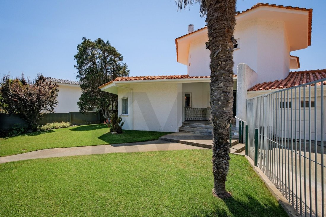 House in Carcavelos e Parede, Lisbon, Portugal 3 - 18330134