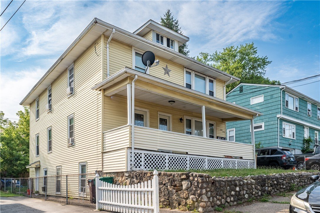 Woonsocket, Rhode Island, United States 4 - 18326758