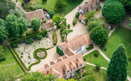 House in Mere, Ile-de-France, France 1
