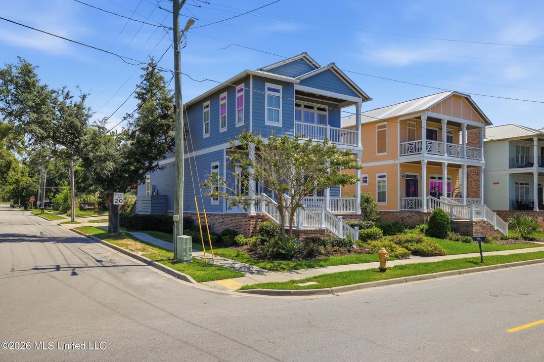 House in Gulfport, Mississippi, United States 2 - 18329760