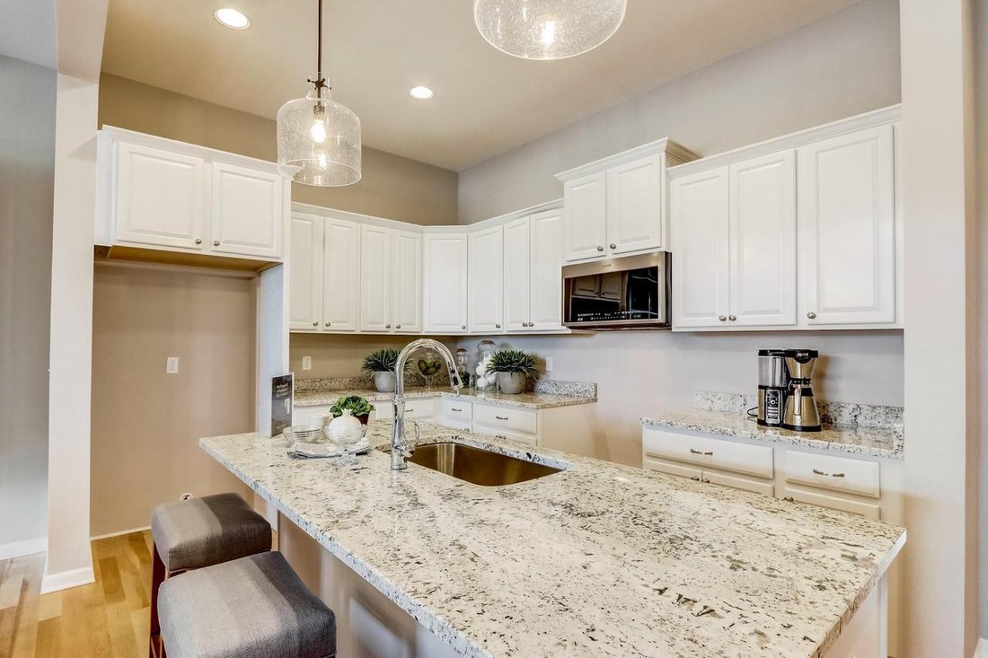 Condo in Okauchee Lake, Wisconsin, United States 3 - 18329919