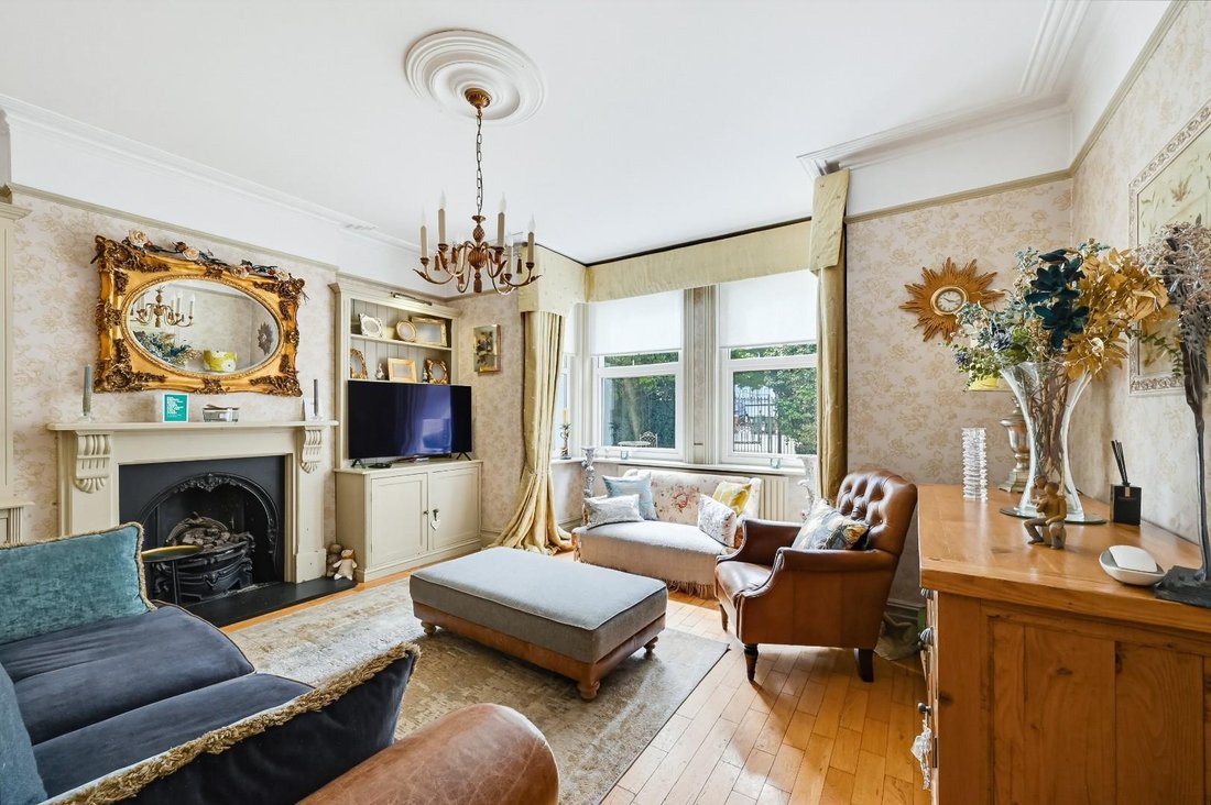 House in London Borough of Sutton, England 2 - 18326847